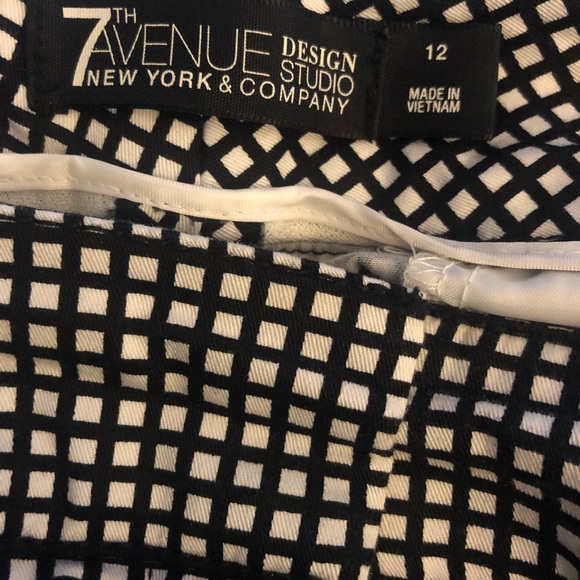 New York and Compnay capris - Picture 3 of 4